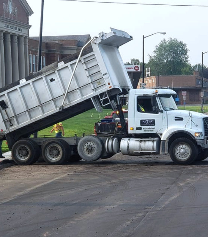 9 to 21 ton tri-axle dump truck